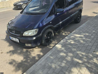 Opel Zafira foto 1