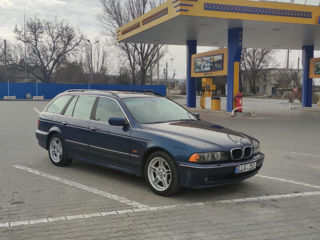 BMW 5 Series foto 1