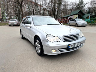 Mercedes C-Class foto 1