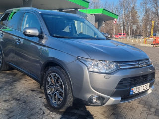 Mitsubishi Outlander foto 2