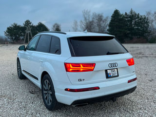 Audi Q7 foto 2