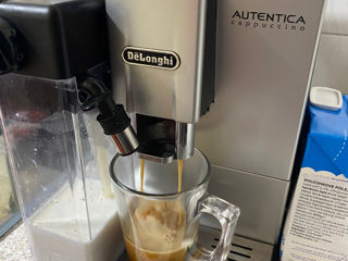 Срочно как новый  5450 lei delonghi autentica sensor !!! capuccino , americano , latte … foto 2