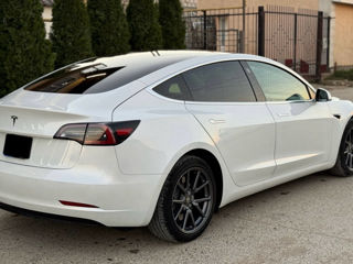 Tesla Model 3 foto 4