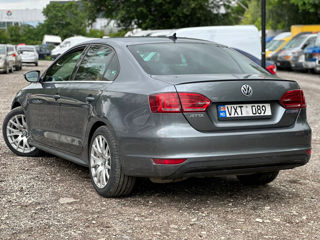 Volkswagen Jetta foto 6