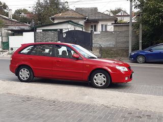 Mazda 323 foto 1