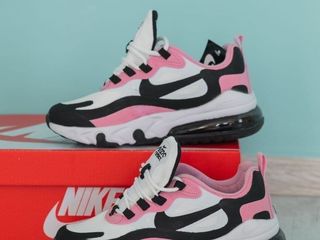 270 react pink and black