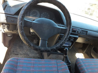 Mazda 323 foto 1