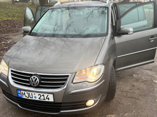 Volkswagen Touran foto 1