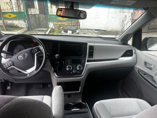 Toyota Sienna foto 5
