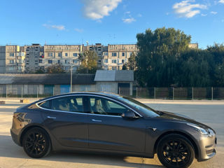 Tesla Model 3 foto 4