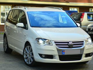 Volkswagen Touran foto 1