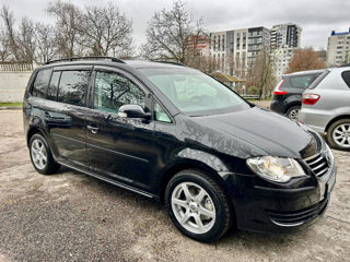 Volkswagen Touran foto 2