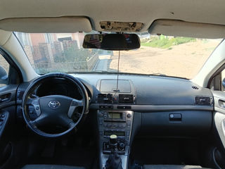 Toyota Avensis foto 4