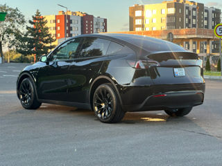 Tesla Model Y foto 2