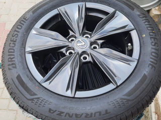 Lexus 215/60R17 foto 1