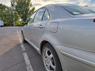 Toyota Avensis foto 3