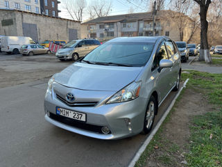 Toyota Prius v