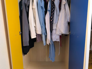 Mobila cameră copil (2 dulapuri+masă) foto 2