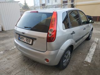 Ford Fiesta foto 3