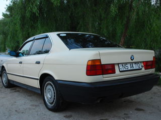 BMW 5 Series foto 1