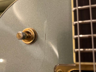Gretsch guitar, microphone stands, keyboard stand foto 2