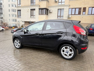 Ford Fiesta foto 5