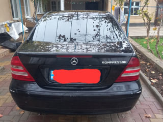 Mercedes C-Class foto 2