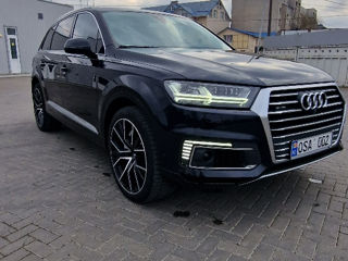 Audi Q7 e-tron