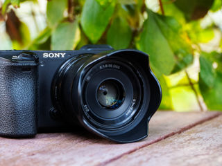 Sony 35 mm F 1.8    E - mount - 200 usd