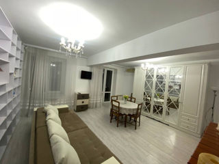 Apartament cu 2 camere, 76 m², Centru, Chișinău foto 2