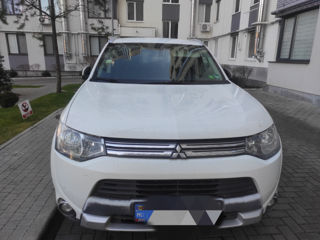 Mitsubishi Outlander foto 2