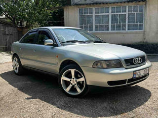 Audi A4 foto 1