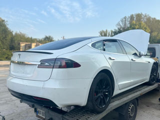 Tesla Model S foto 2