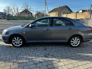 Toyota Avensis foto 6