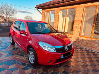 Dacia Sandero foto 1