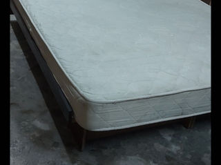 Кровать с матрасом 2метра на 1метр 60см