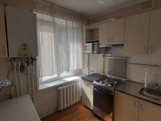 Apartament cu 3 camere, 57 m², Tineret, Ungheni