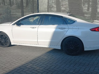 Ford Fusion foto 2