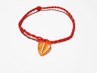 Martisor браслет 18-w130 красная нить с зелёным или жёлтым листочком или монетой foto 2