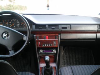 Mercedes Series (W124) foto 3