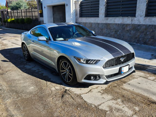 Ford Mustang foto 2