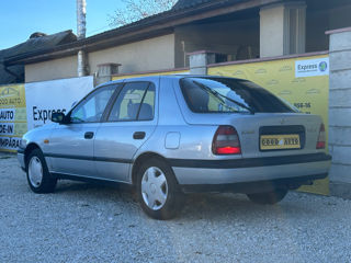 Nissan Sunny foto 4