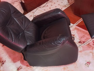 Чёрная кожа кресло foto 2