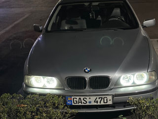 BMW 5 Series foto 1