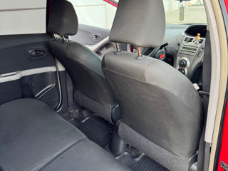 Toyota Yaris foto 8