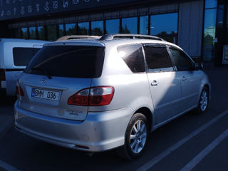 Toyota Avensis Verso foto 4