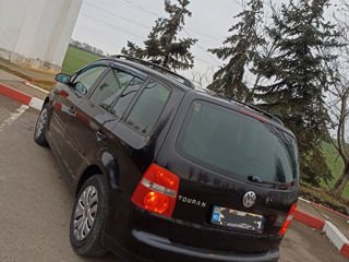 Volkswagen Touran foto 4