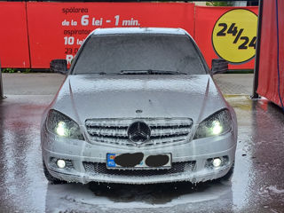 Mercedes C-Class foto 2