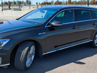 Volkswagen Passat foto 1