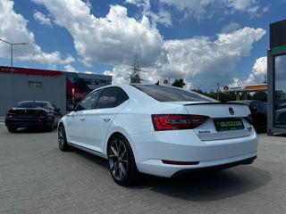 Skoda Superb foto 2